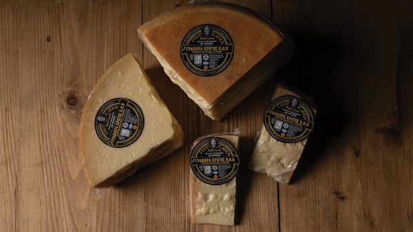 Ο μύθος γίνεται γεύση με σεβασμό στην παράδοση στα προϊόντα του τυροκομείου Zeus Caven