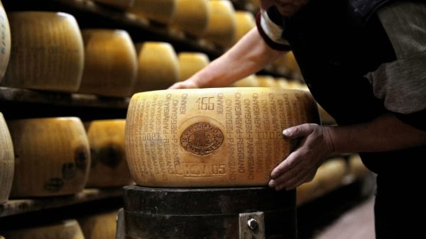 Σε ελεύθερη πτώση ο δείκτης τιμών γαλακτοκομικών του FAO